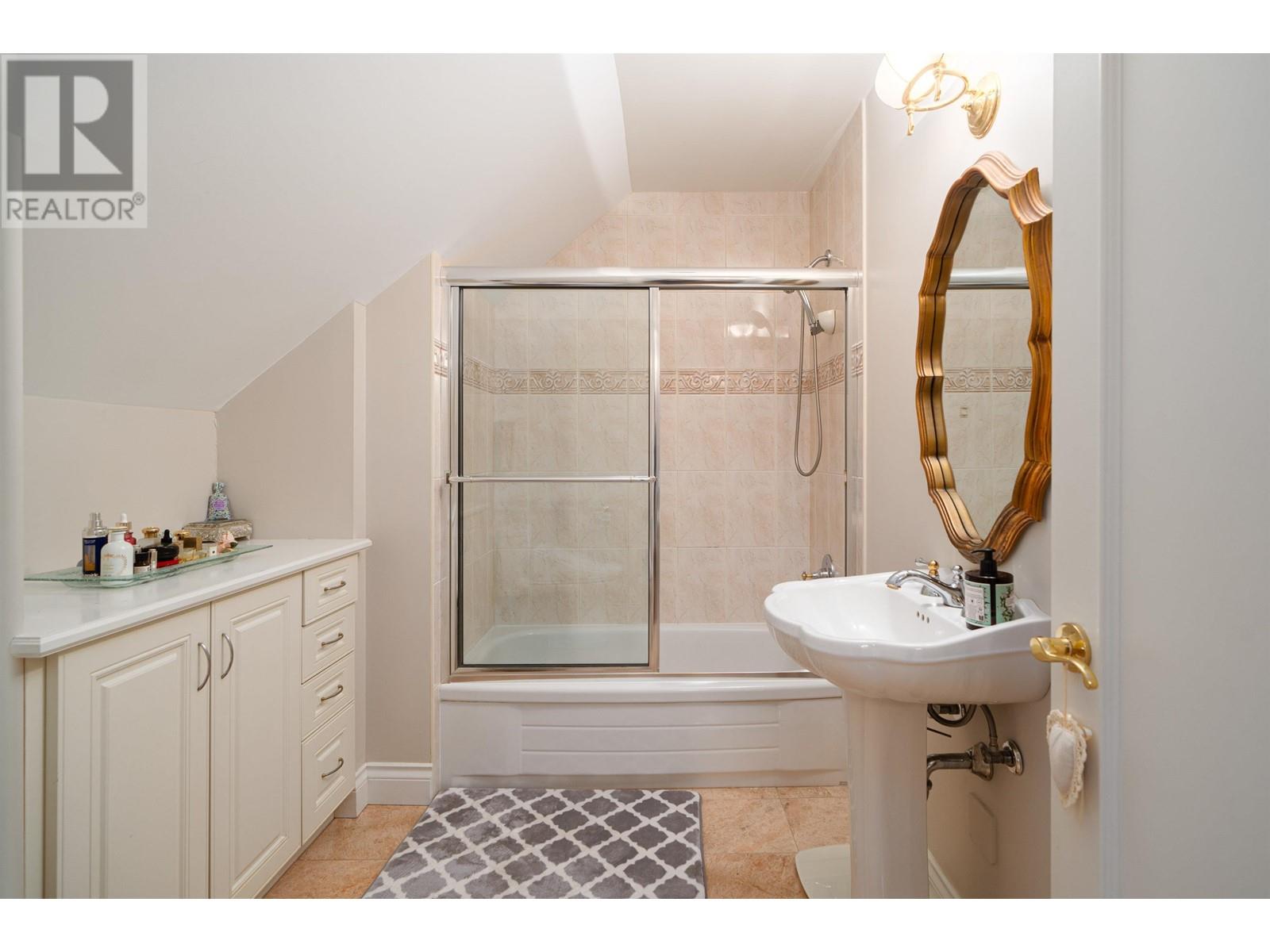 Listing Picture 26 of 40 : 1638 MARPOLE AVENUE, Vancouver / 溫哥華 - 魯藝地產 Yvonne Lu Group - MLS Medallion Club Member