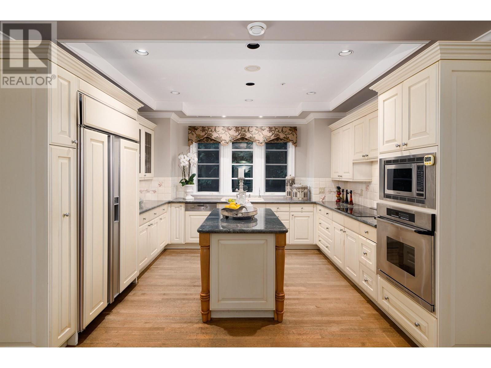 Listing Picture 12 of 40 : 1638 MARPOLE AVENUE, Vancouver / 溫哥華 - 魯藝地產 Yvonne Lu Group - MLS Medallion Club Member