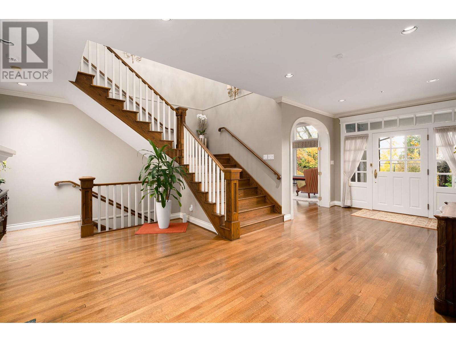 Listing Picture 16 of 40 : 1638 MARPOLE AVENUE, Vancouver / 溫哥華 - 魯藝地產 Yvonne Lu Group - MLS Medallion Club Member