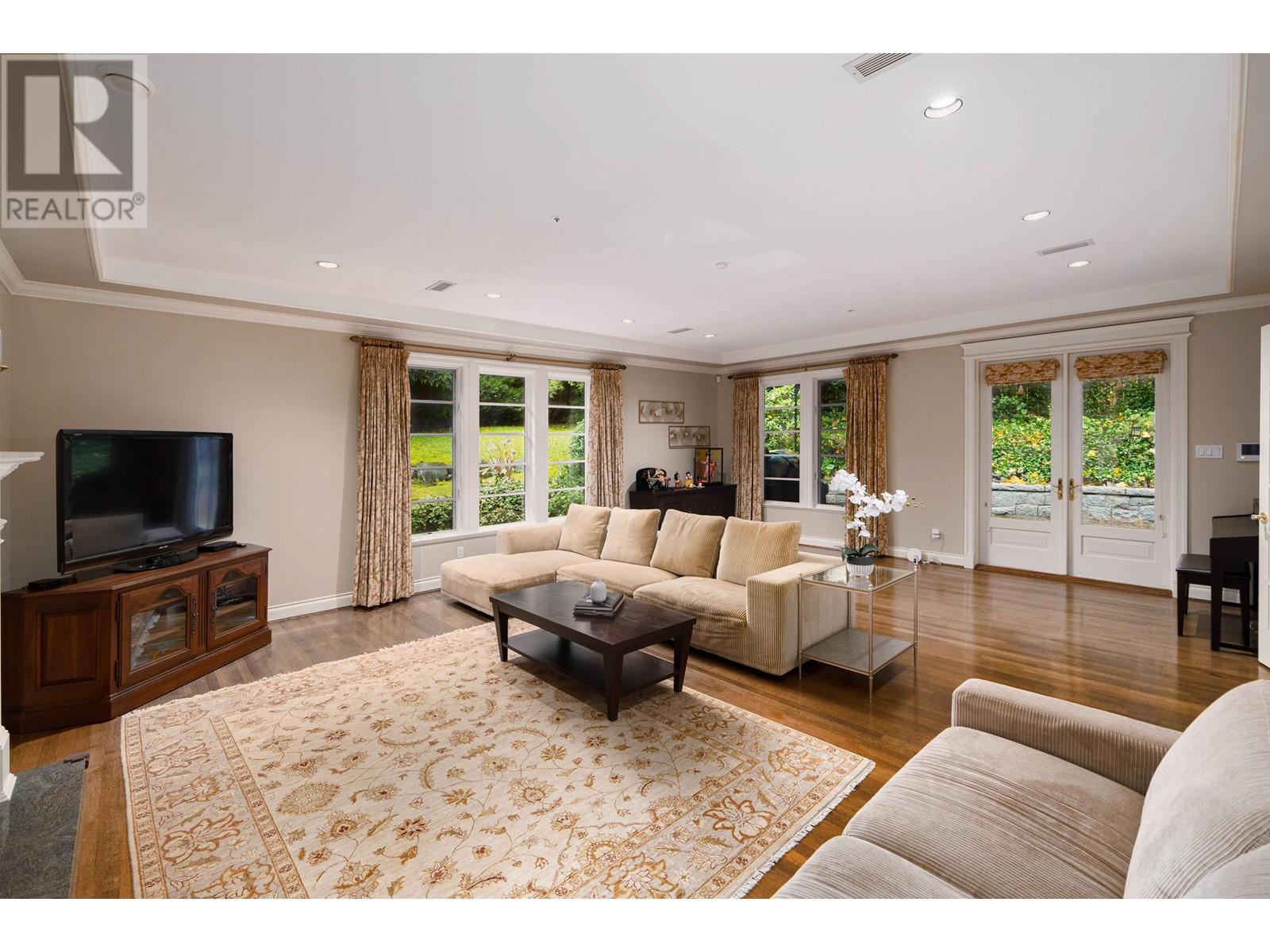 Listing Picture 8 of 40 : 1638 MARPOLE AVENUE, Vancouver / 溫哥華 - 魯藝地產 Yvonne Lu Group - MLS Medallion Club Member