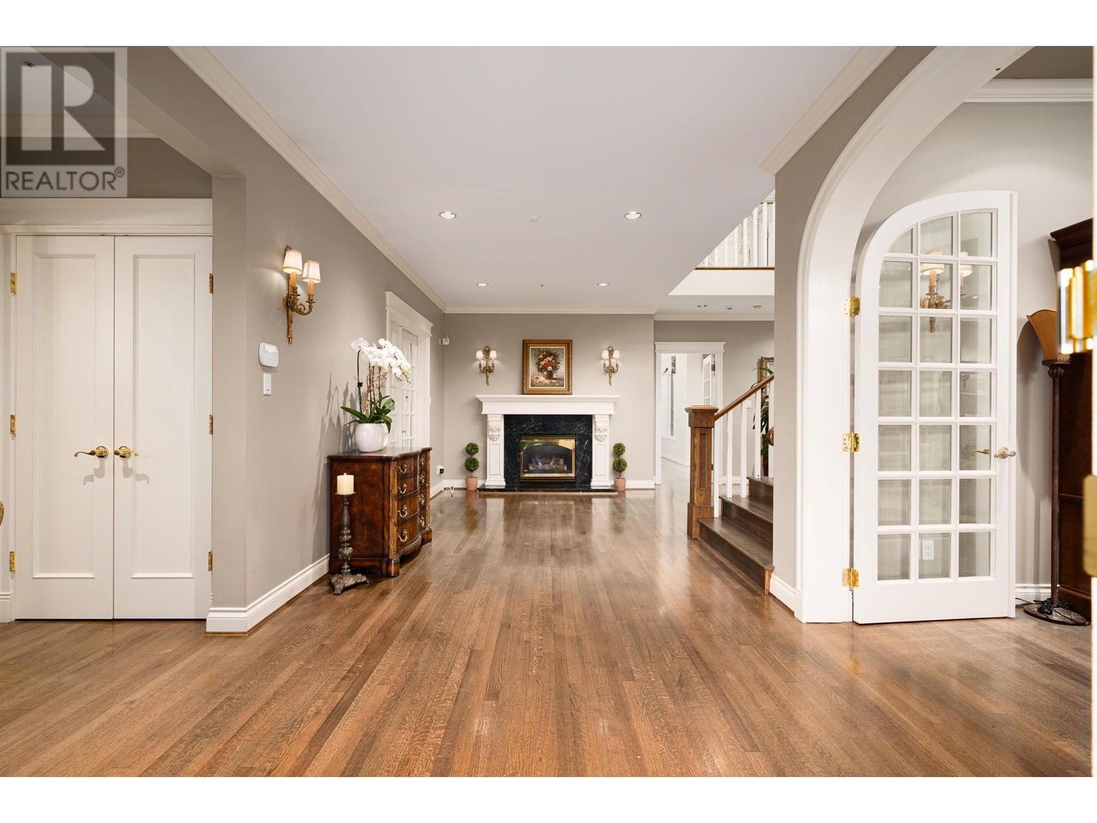 Listing Picture 2 of 40 : 1638 MARPOLE AVENUE, Vancouver / 溫哥華 - 魯藝地產 Yvonne Lu Group - MLS Medallion Club Member
