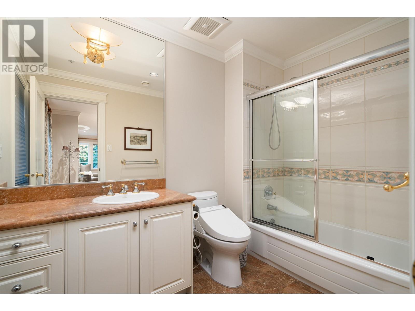 Listing Picture 24 of 40 : 1638 MARPOLE AVENUE, Vancouver / 溫哥華 - 魯藝地產 Yvonne Lu Group - MLS Medallion Club Member