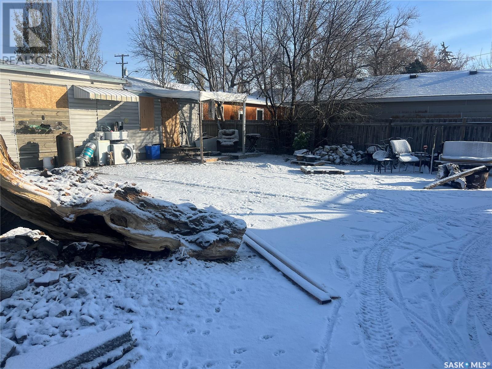 1306 South Railway Street E, Swift Current, Saskatchewan  S9H 3B8 - Photo 2 - SK987992