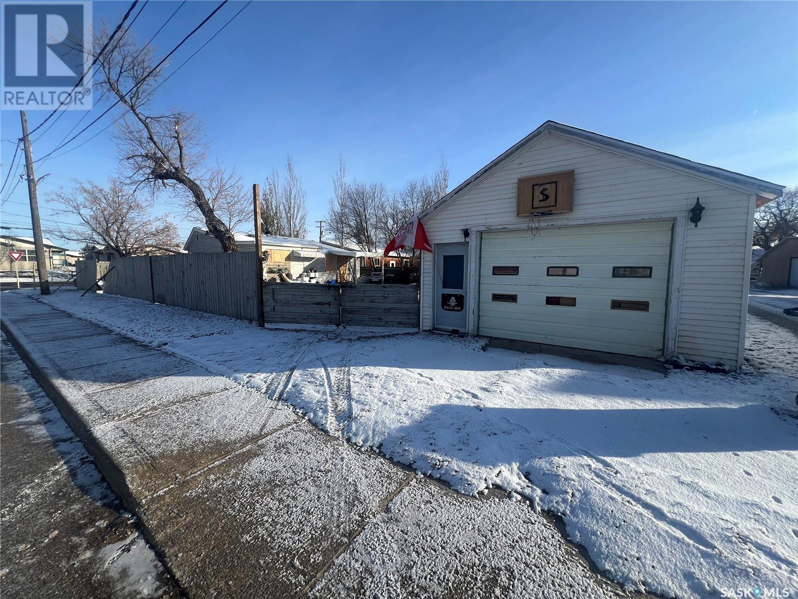 1306 South Railway Street E, Swift Current, Saskatchewan  S9H 3B8 - Photo 4 - SK987992