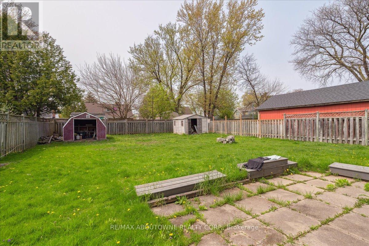 2077 Leighland Road, Burlington, Ontario  L7R 3S9 - Photo 9 - W8390654