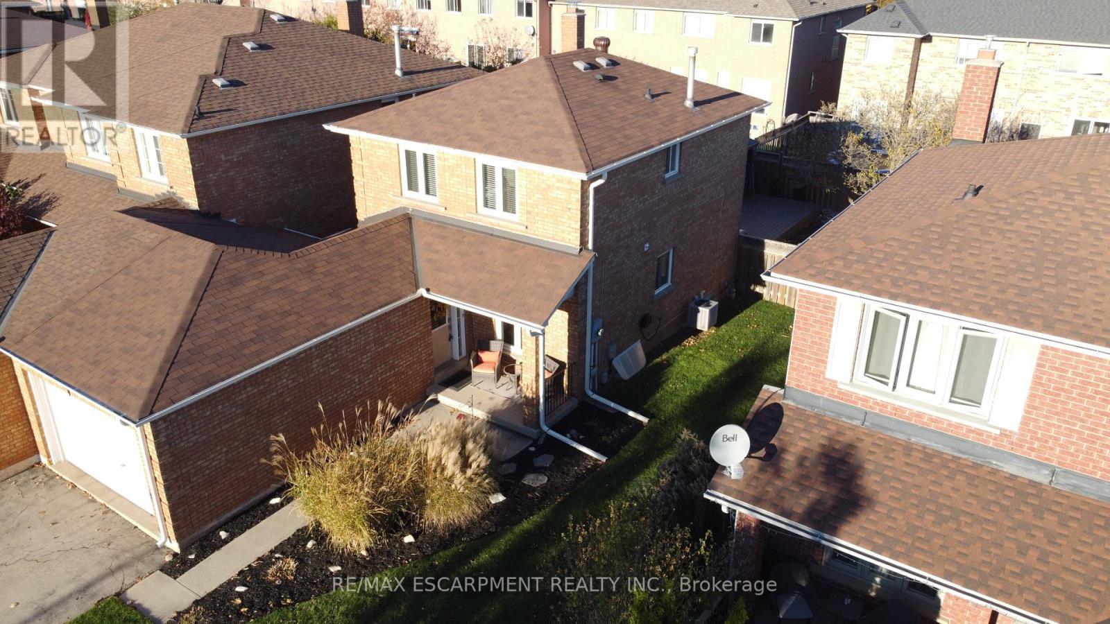 633 Amelia Crescent, Burlington, Ontario  L7L 6E6 - Photo 3 - W10411279