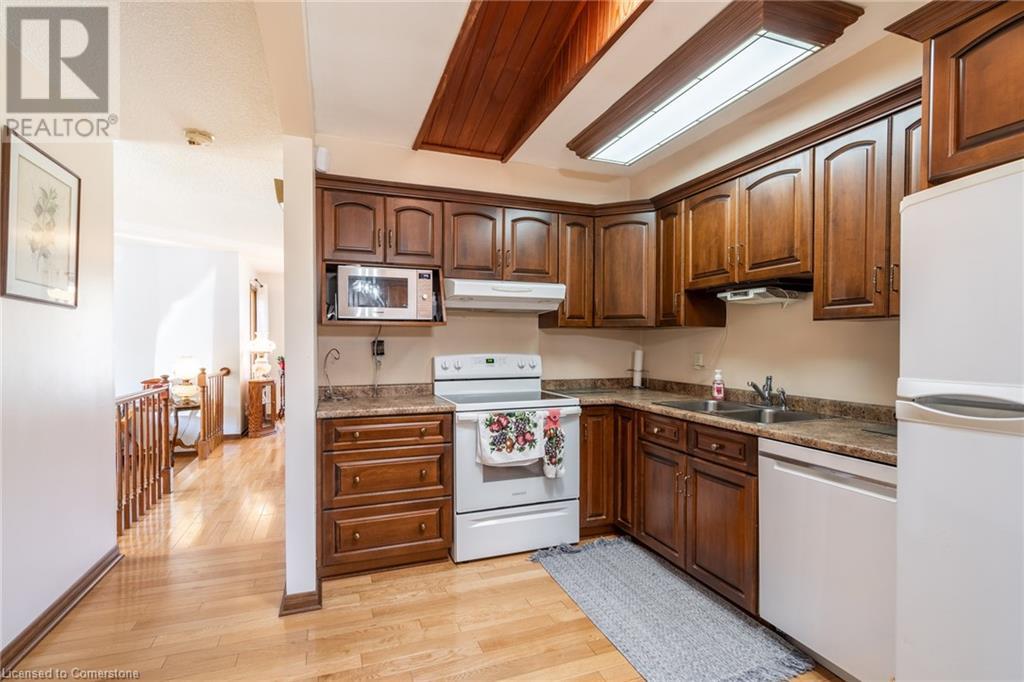 52 Greenmeadow Court, St. Catharines, Ontario  L2N 6Y7 - Photo 9 - 40667987