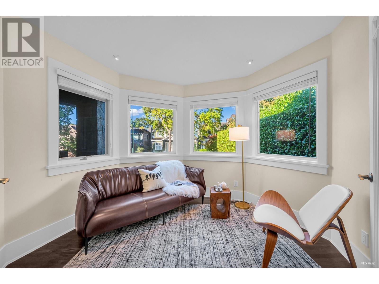 Listing Picture 12 of 40 : 4072 W 11TH AVENUE, Vancouver / 溫哥華 - 魯藝地產 Yvonne Lu Group - MLS Medallion Club Member
