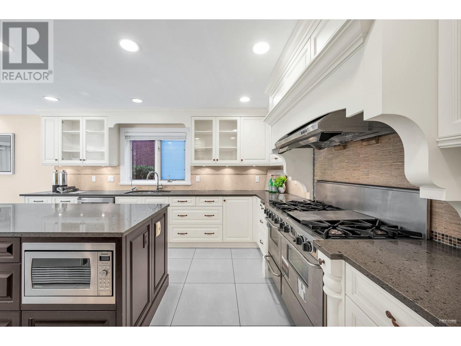 Listing Picture 19 of 40 : 4072 W 11TH AVENUE, Vancouver / 溫哥華 - 魯藝地產 Yvonne Lu Group - MLS Medallion Club Member