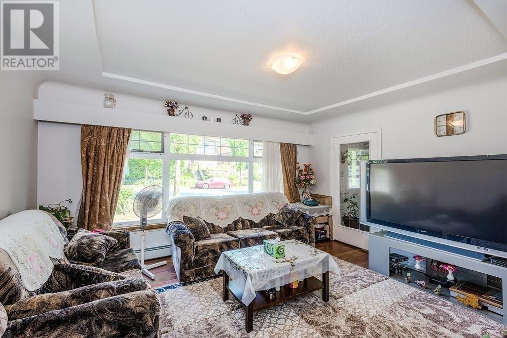 Listing Picture 4 of 4 : 4805 JOYCE STREET, Vancouver / 溫哥華 - 魯藝地產 Yvonne Lu Group - MLS Medallion Club Member