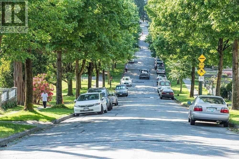 Listing Picture 2 of 4 : 4805 JOYCE STREET, Vancouver / 溫哥華 - 魯藝地產 Yvonne Lu Group - MLS Medallion Club Member