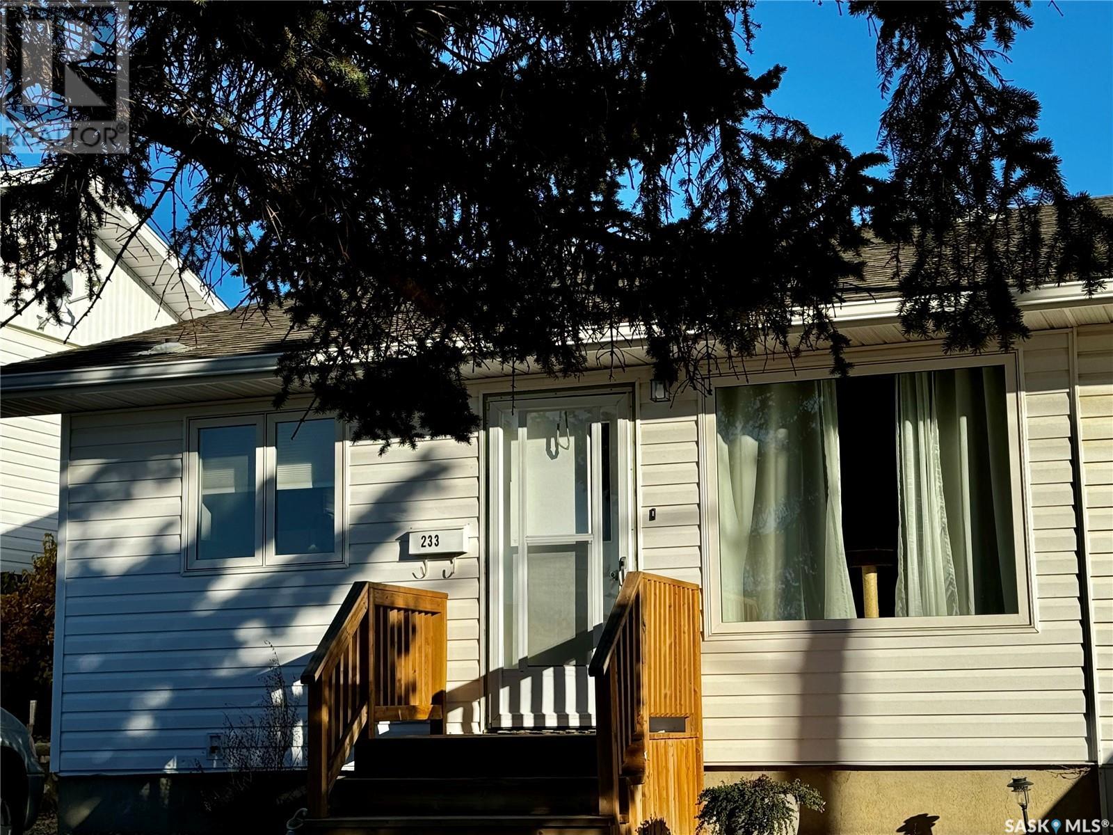 Property at 233 18th AVENUE NE image 1