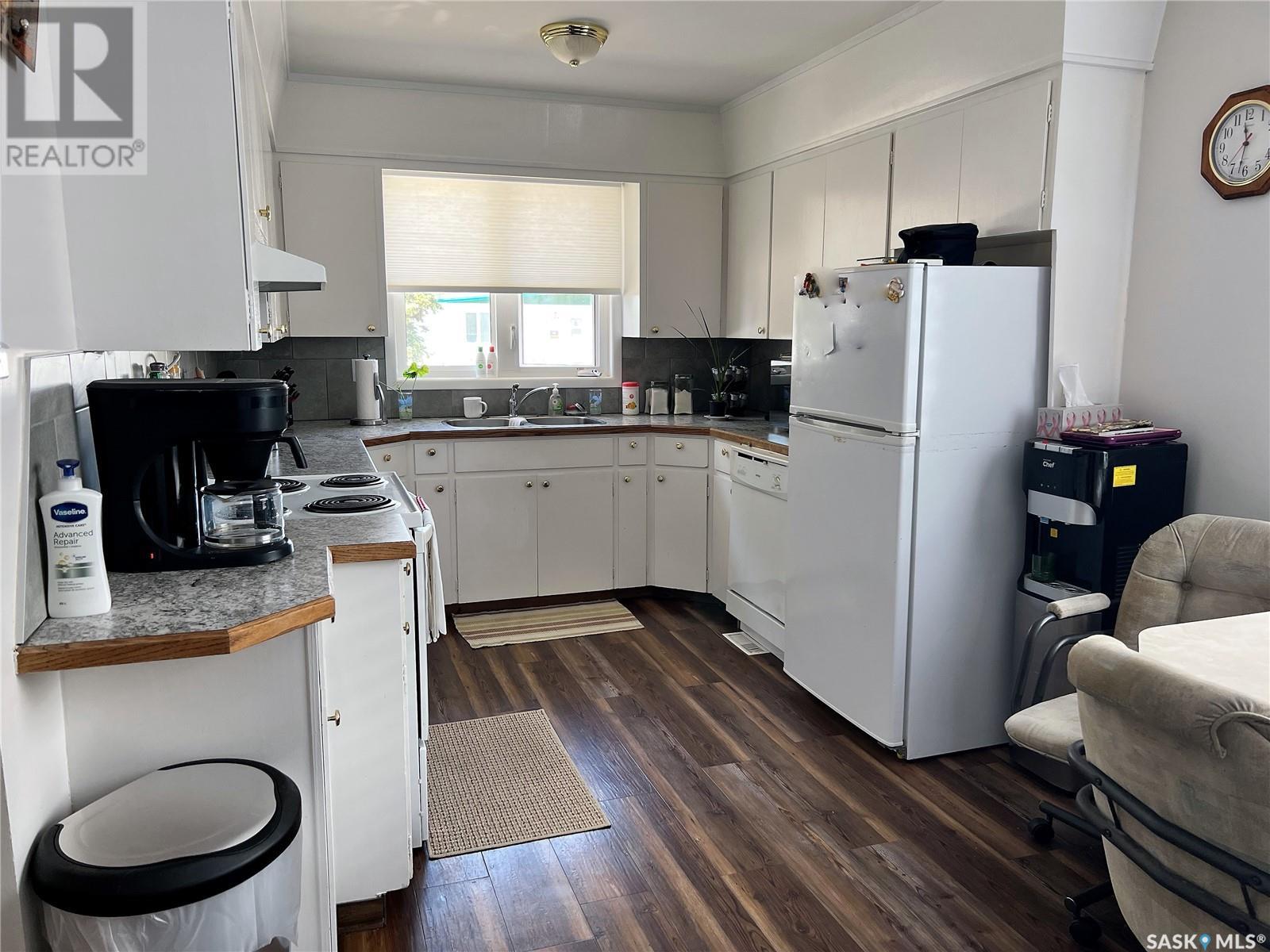 Property at 233 18th AVENUE NE image 5
