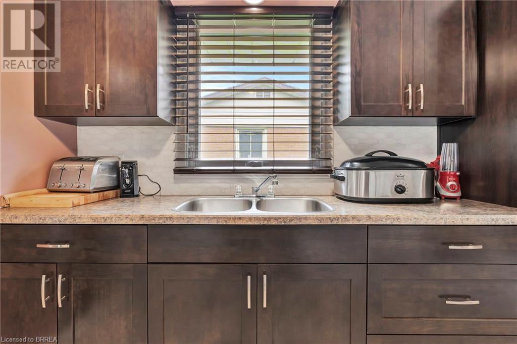 19 Frontenac Avenue, Brantford, Ontario  N3R 3B7 - Photo 10 - 40676773