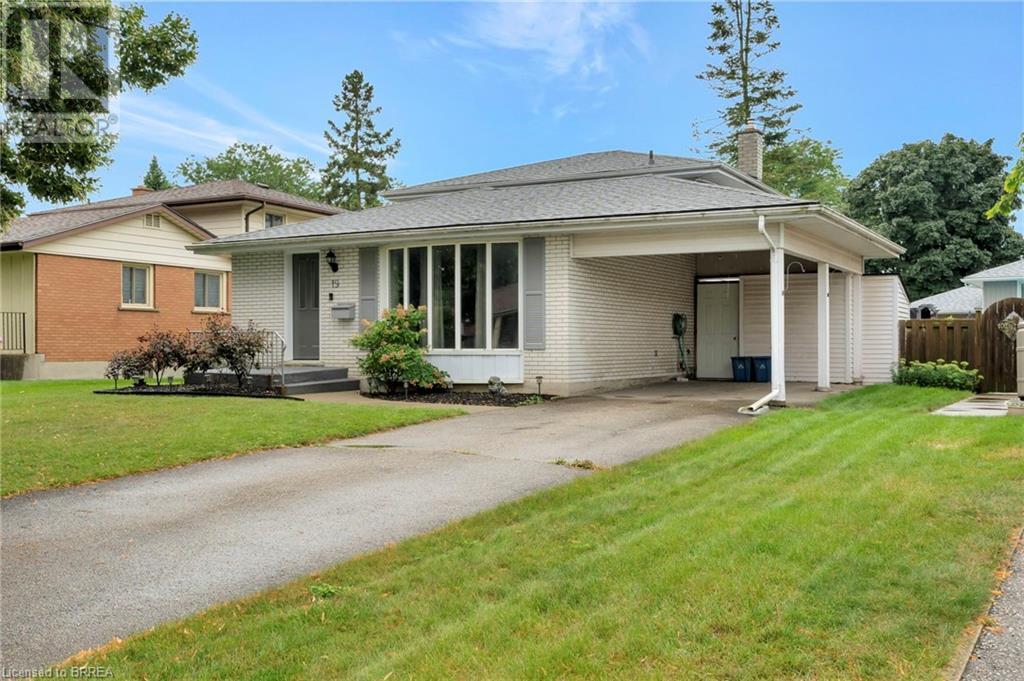 19 Frontenac Avenue, Brantford, Ontario  N3R 3B7 - Photo 2 - 40676773
