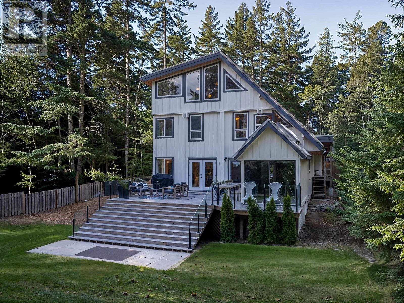 9199 EMERALD DRIVE, Whistler, British Columbia