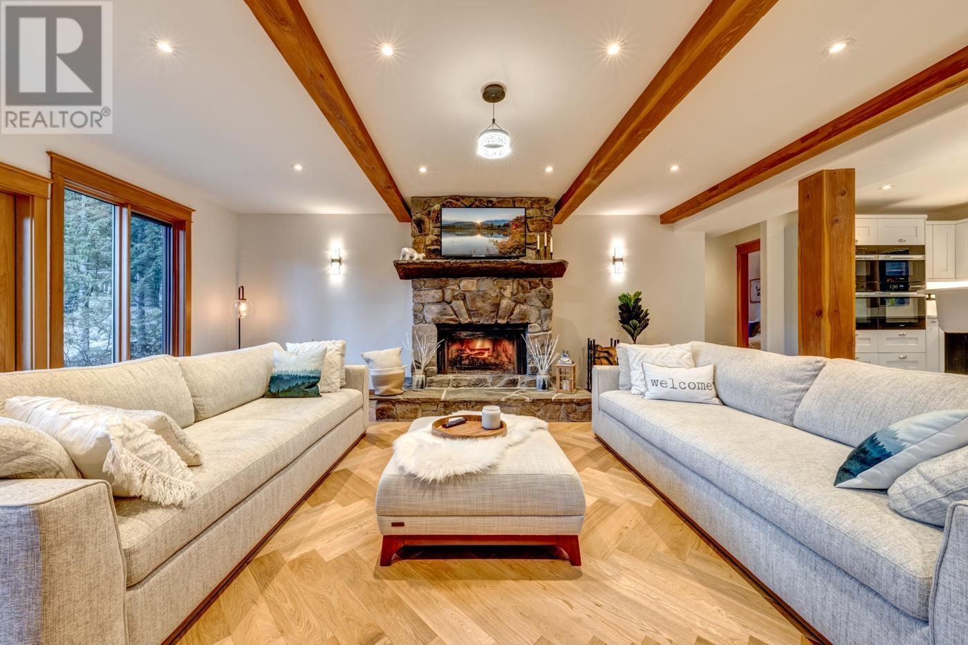 8348 Mountain View Drive, Whistler, British Columbia  V8E 0G3 - Photo 7 - R2943846