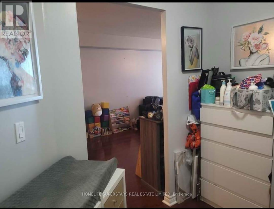 801 - 33 Elm Drive W, Mississauga, Ontario  L5B 4M2 - Photo 3 - W10420888