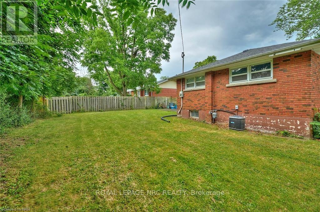 5 East Hampton Road, St. Catharines, Ontario  L2T 3C9 - Photo 18 - X10409437