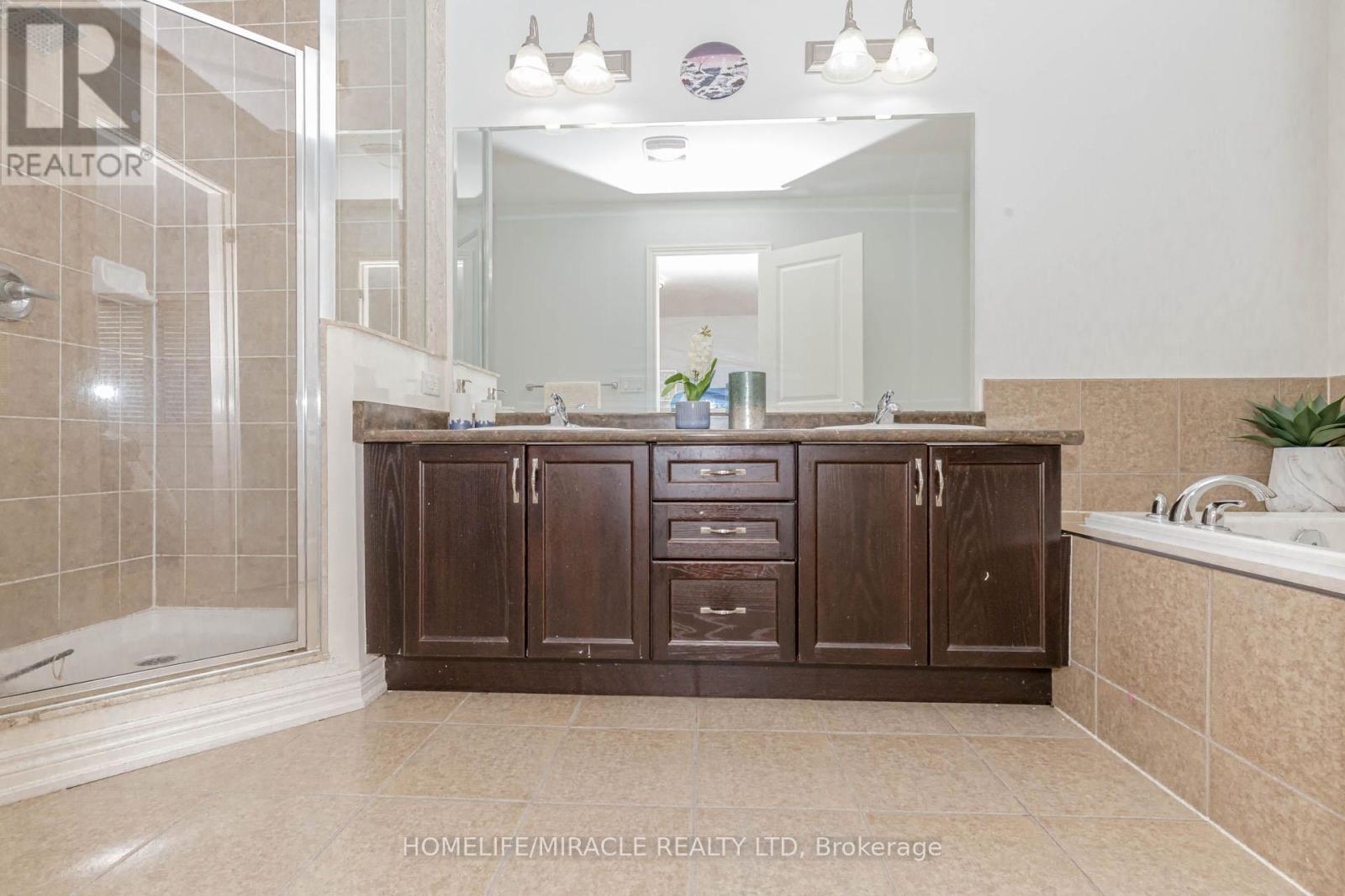 9 Dufay Road, Brampton, Ontario  L7A 4A1 - Photo 16 - W10421452