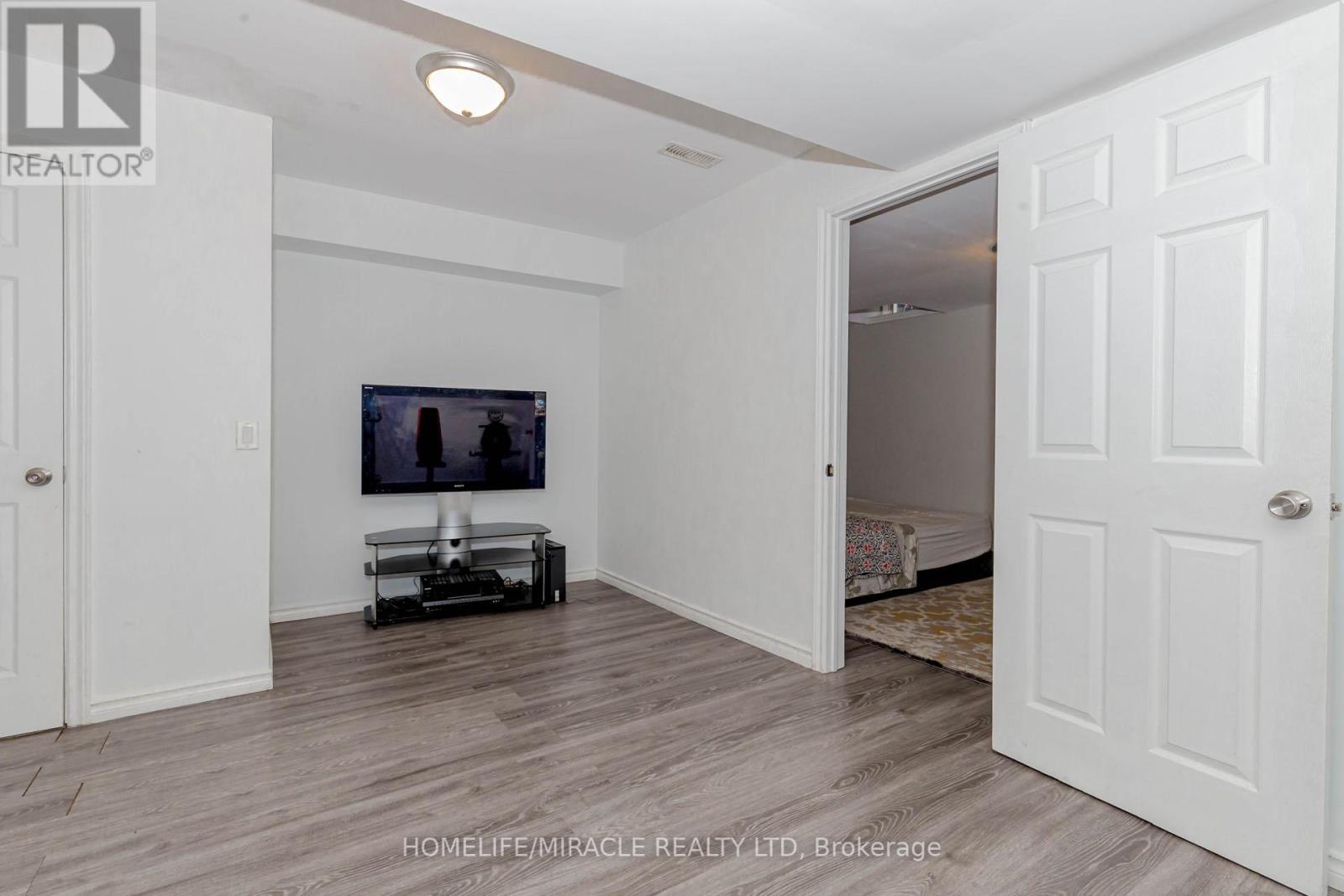 9 Dufay Road, Brampton, Ontario  L7A 4A1 - Photo 22 - W10421452