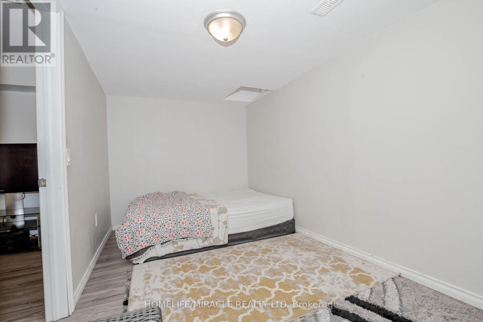 9 Dufay Road, Brampton, Ontario  L7A 4A1 - Photo 25 - W10421452