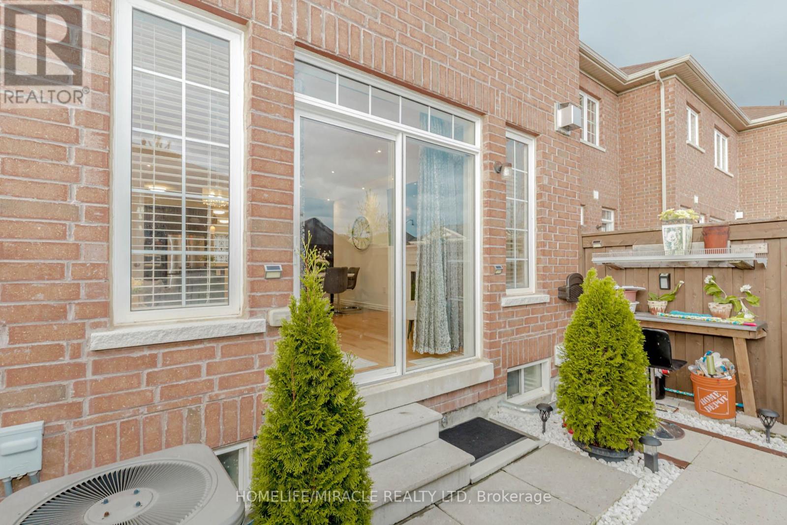 9 Dufay Road, Brampton, Ontario  L7A 4A1 - Photo 29 - W10421452