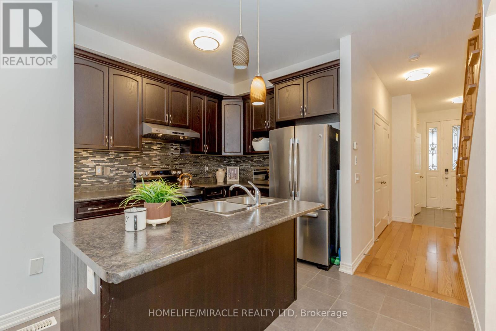 Property at 9 DUFAY ROAD image 5