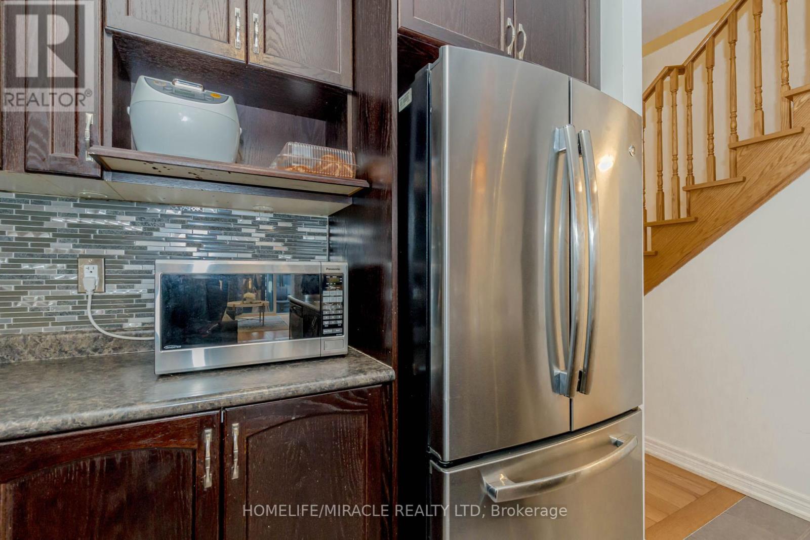 9 Dufay Road, Brampton, Ontario  L7A 4A1 - Photo 7 - W10421452