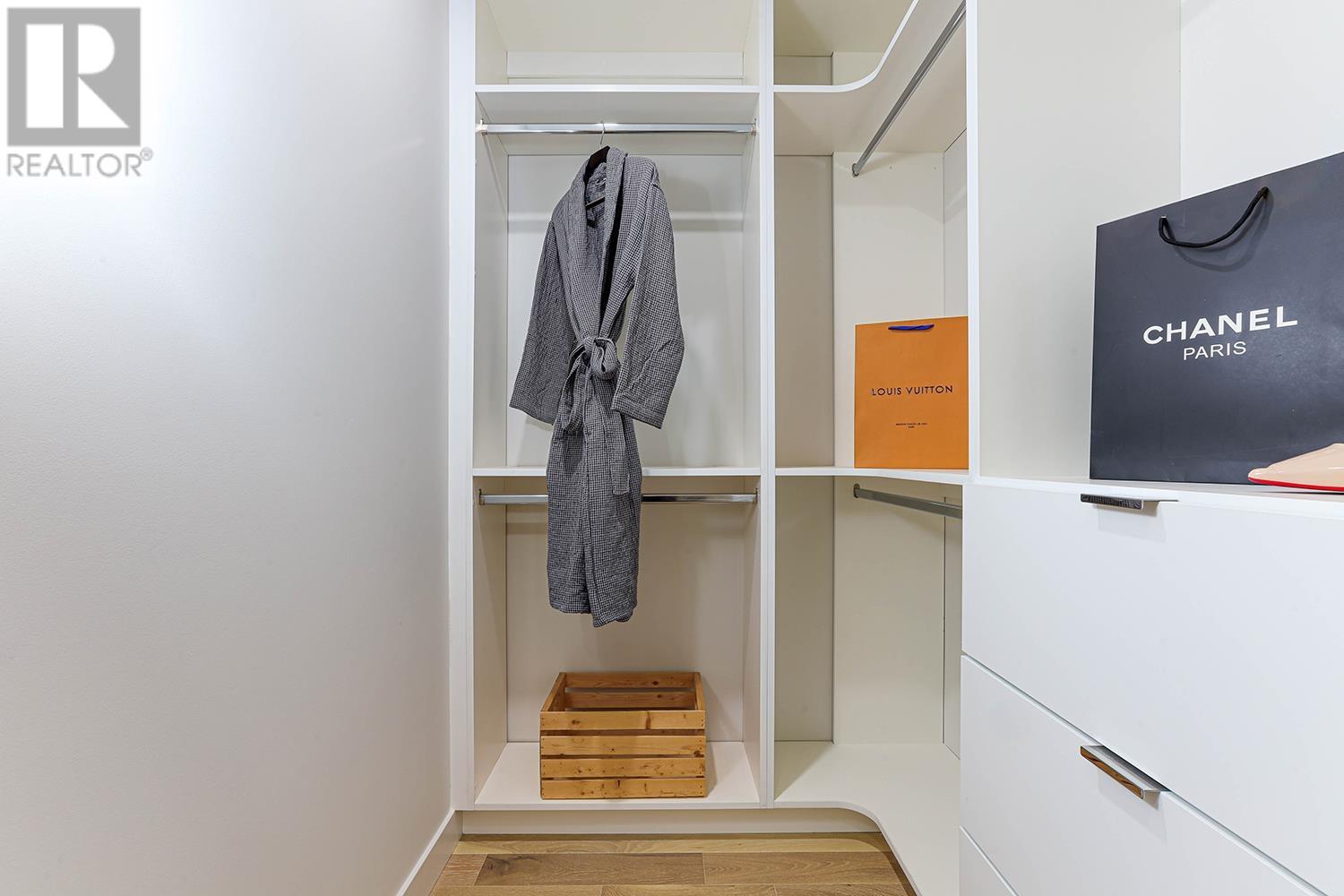 Listing Picture 13 of 17 : 707 239 KEEFER STREET, Vancouver / 溫哥華 - 魯藝地產 Yvonne Lu Group - MLS Medallion Club Member