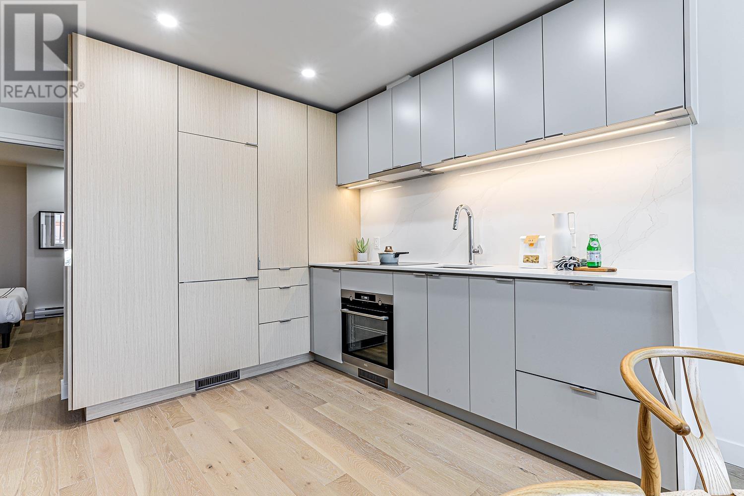 Listing Picture 2 of 17 : 707 239 KEEFER STREET, Vancouver / 溫哥華 - 魯藝地產 Yvonne Lu Group - MLS Medallion Club Member