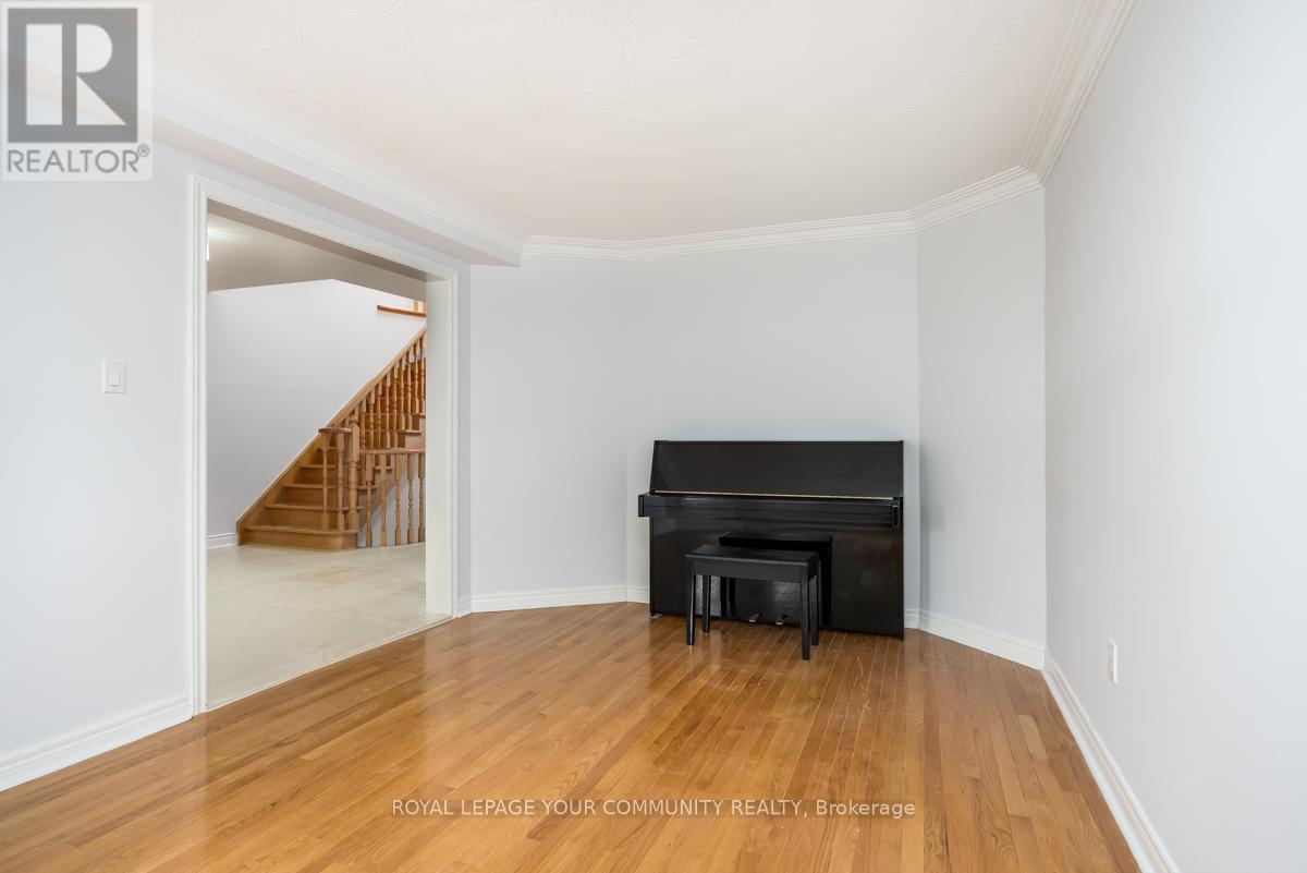 3 Creekview Avenue, Richmond Hill, Ontario  L4C 9X1 - Photo 8 - N10421029