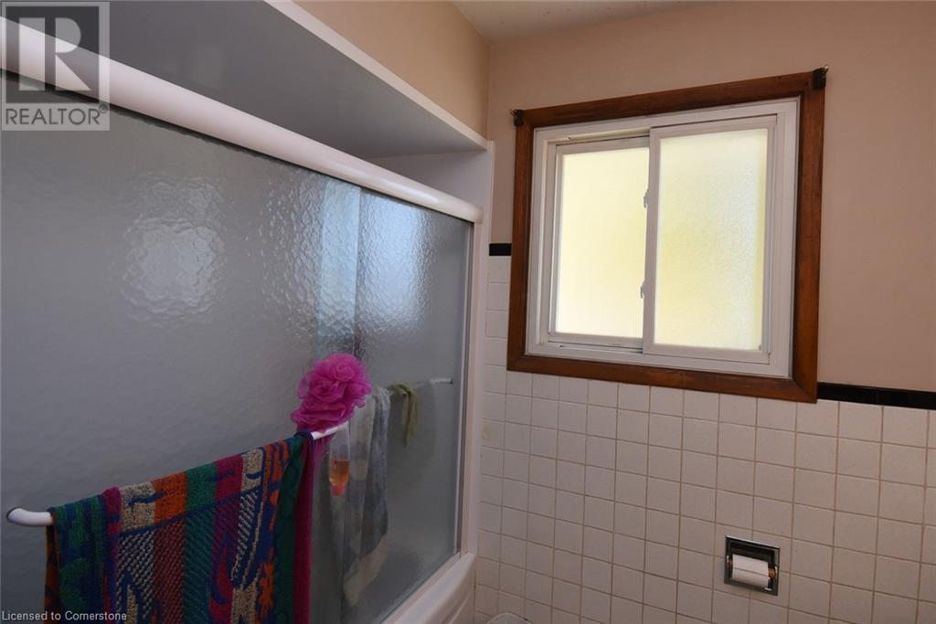 152 West 4th Street, Hamilton, Ontario  L9C 3N2 - Photo 14 - 40669896