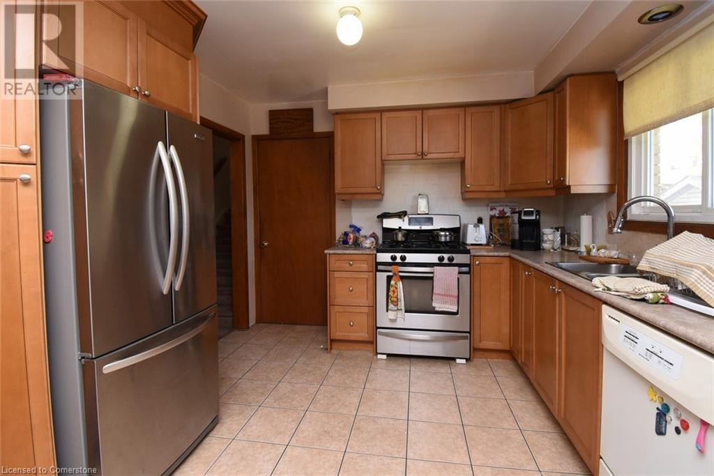 152 West 4th Street, Hamilton, Ontario  L9C 3N2 - Photo 8 - 40669896