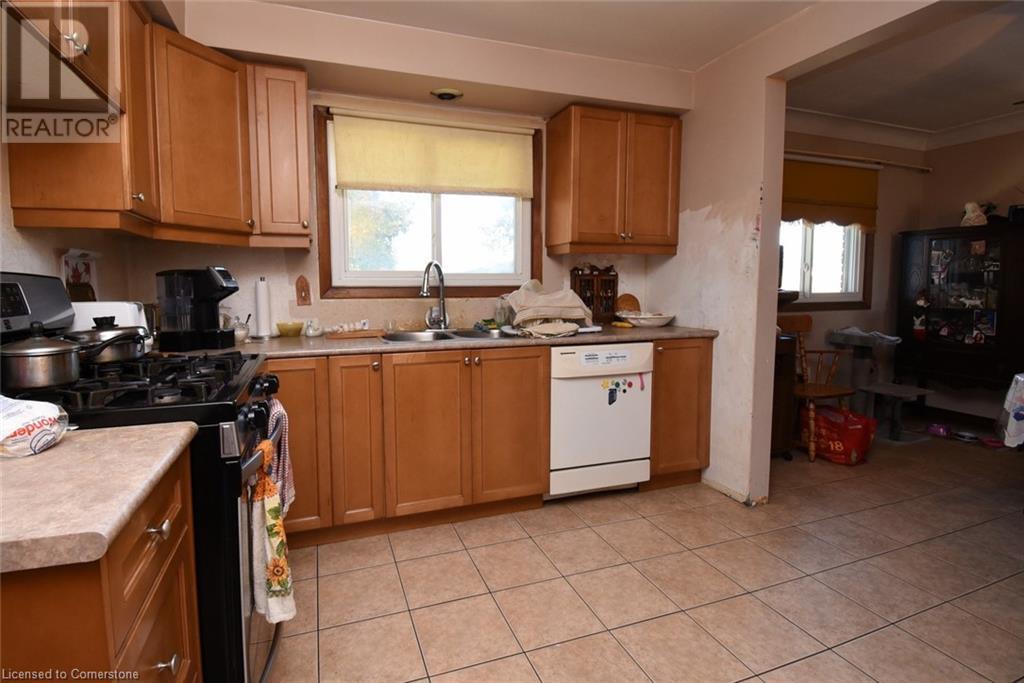 152 West 4th Street, Hamilton, Ontario  L9C 3N2 - Photo 9 - 40669896