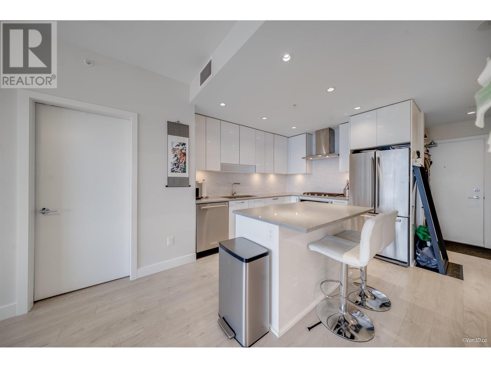 Listing Picture 7 of 29 : 2706 1788 GILMORE STREET, Burnaby / 本拿比 - 魯藝地產 Yvonne Lu Group - MLS Medallion Club Member