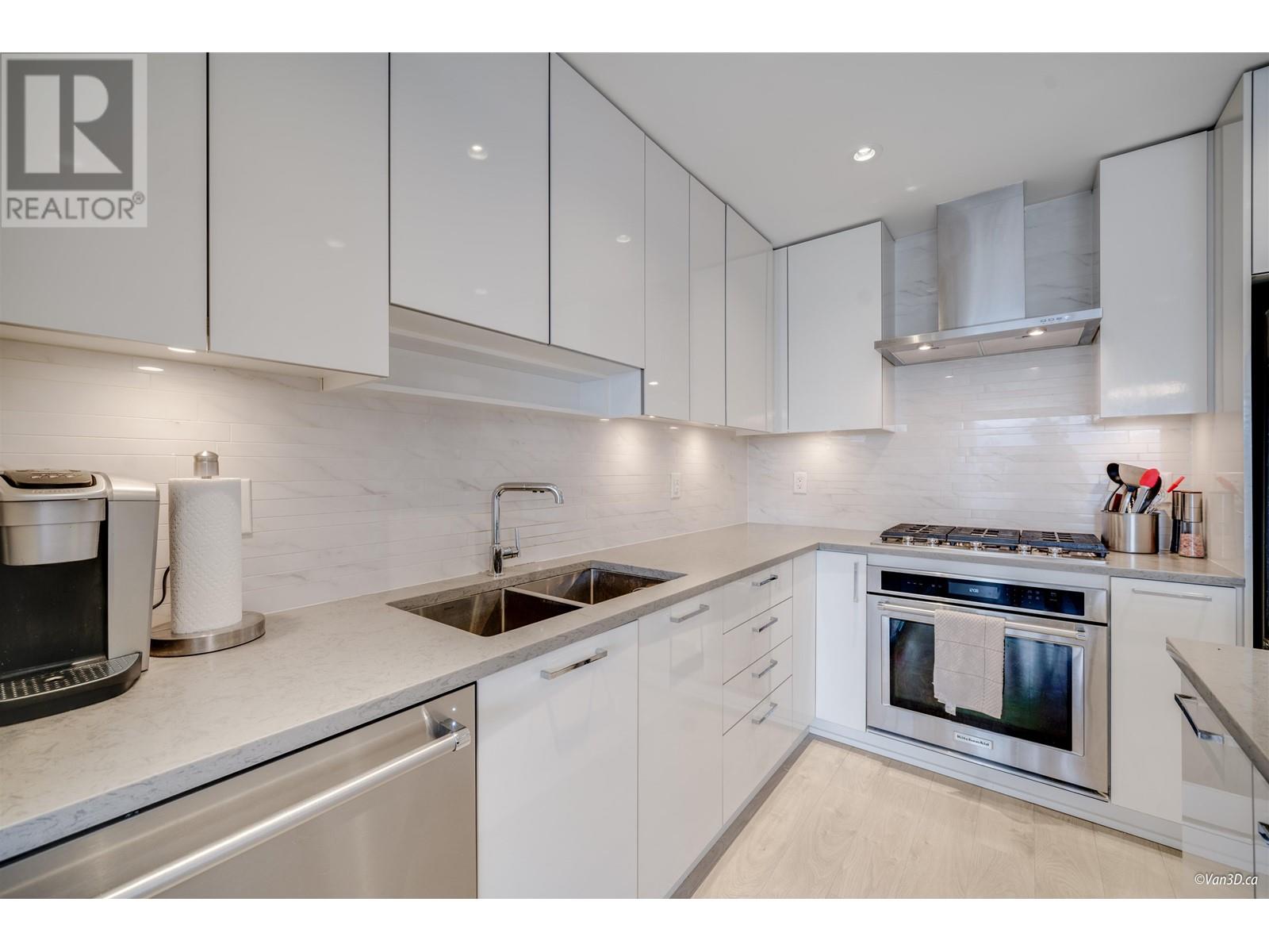 Listing Picture 8 of 29 : 2706 1788 GILMORE STREET, Burnaby / 本拿比 - 魯藝地產 Yvonne Lu Group - MLS Medallion Club Member