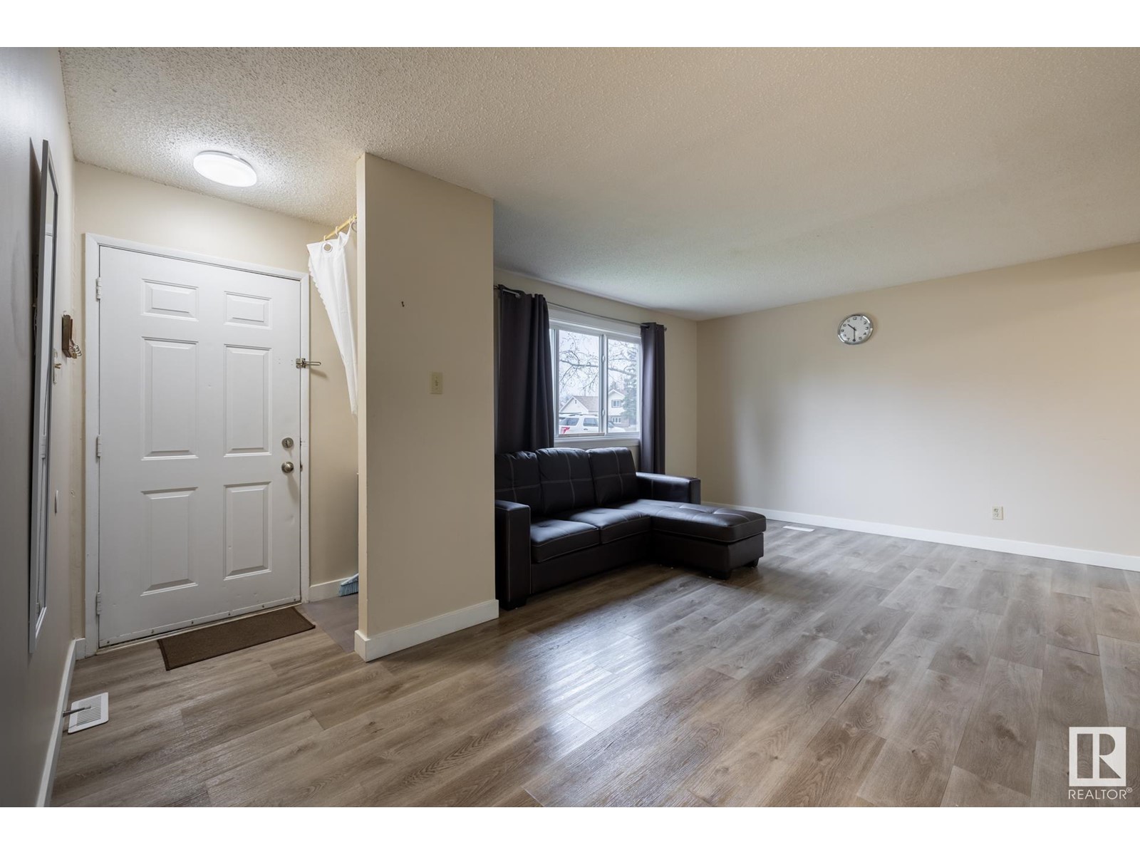 8439 29 Av Nw, Edmonton, Alberta  T6K 3M8 - Photo 2 - E4413477