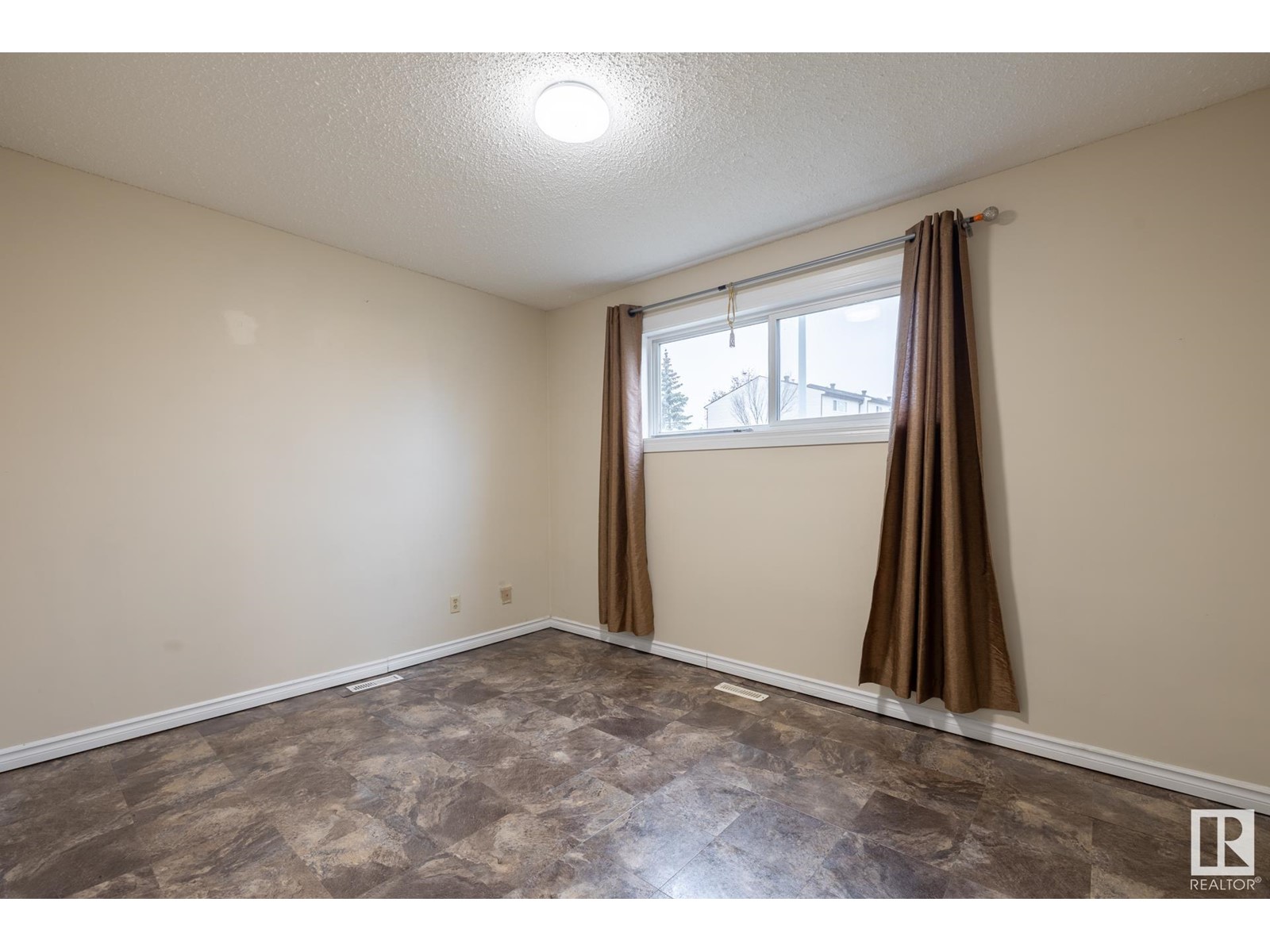 8439 29 Av Nw, Edmonton, Alberta  T6K 3M8 - Photo 13 - E4413477