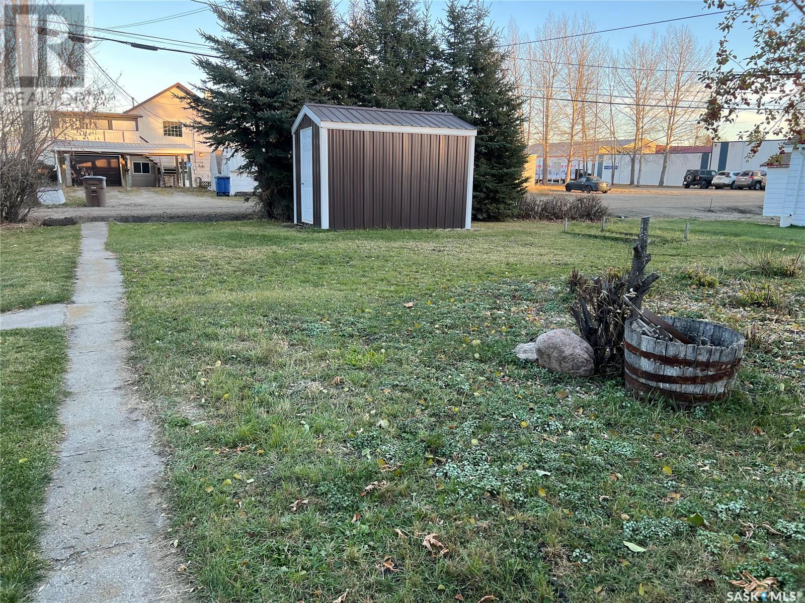 Property at 228 Katherine AVENUE N image 4
