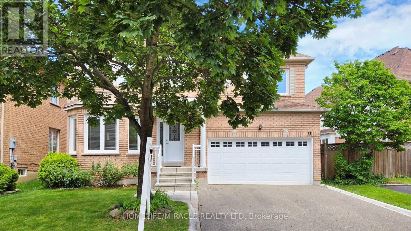 11 Badger AvenueBrampton (Sandringham-Wellington), Ontario  L6Y 1Z1 - Photo 2 - W9505795