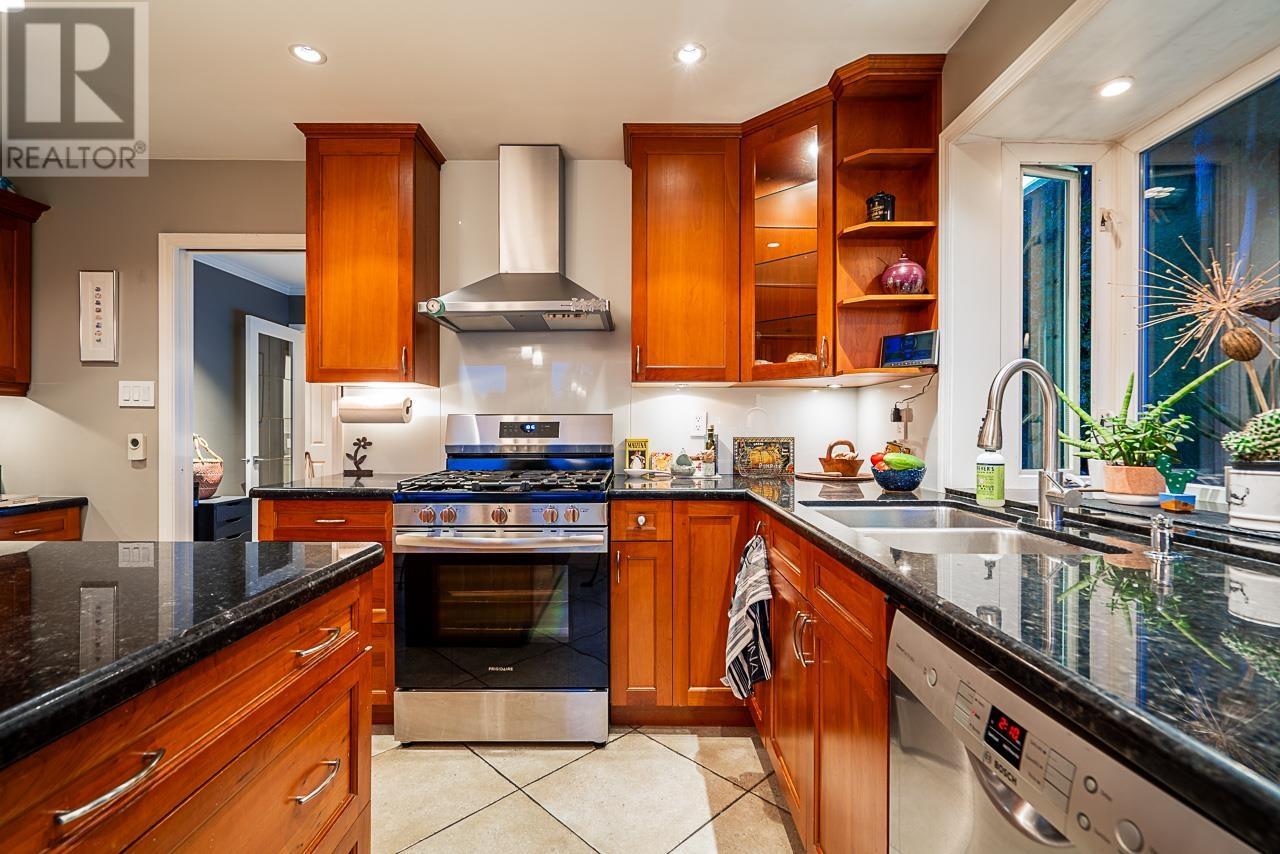 1358 E 14th Street, North Vancouver, British Columbia  V7J 1K4 - Photo 12 - R2939189