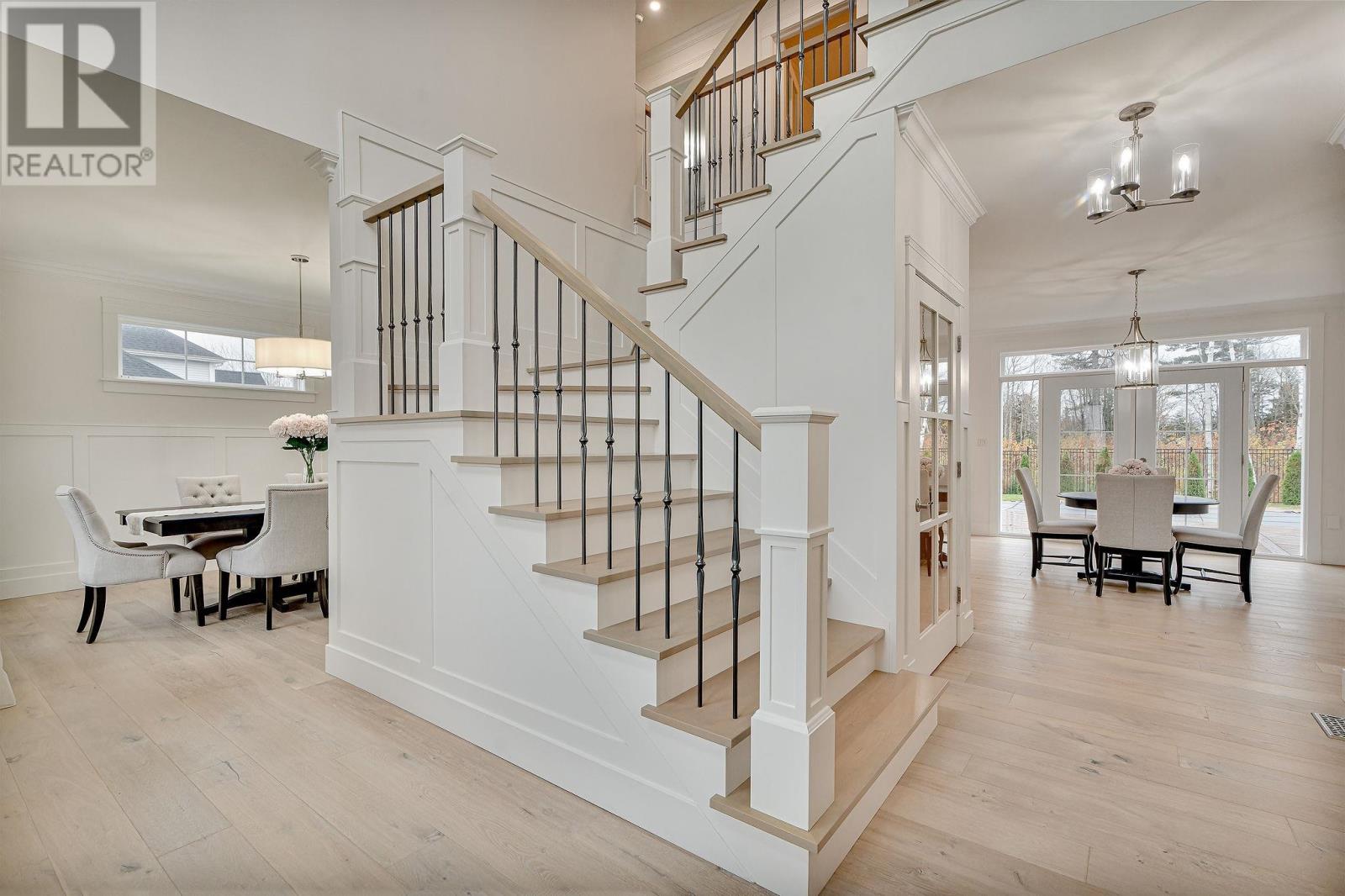 Property at 125 CREEKSIDE Drive image 3
