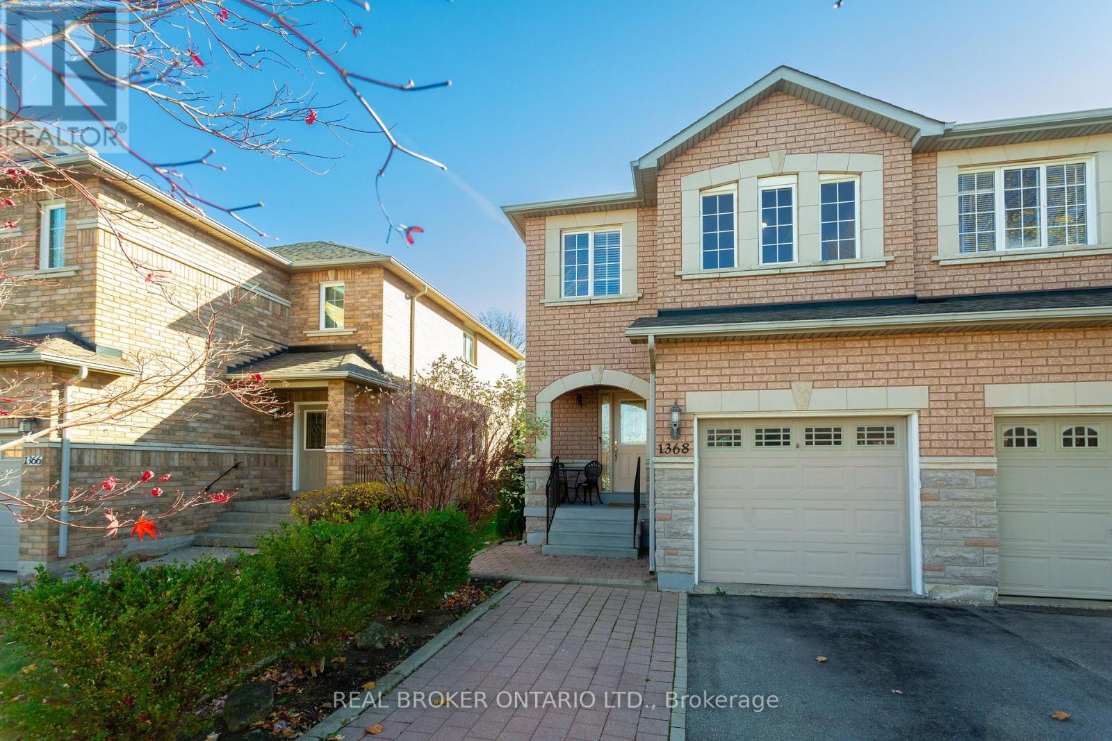 1368 Brookstar Drive, Oakville, Ontario  L6M 3W2 - Photo 2 - W10422279