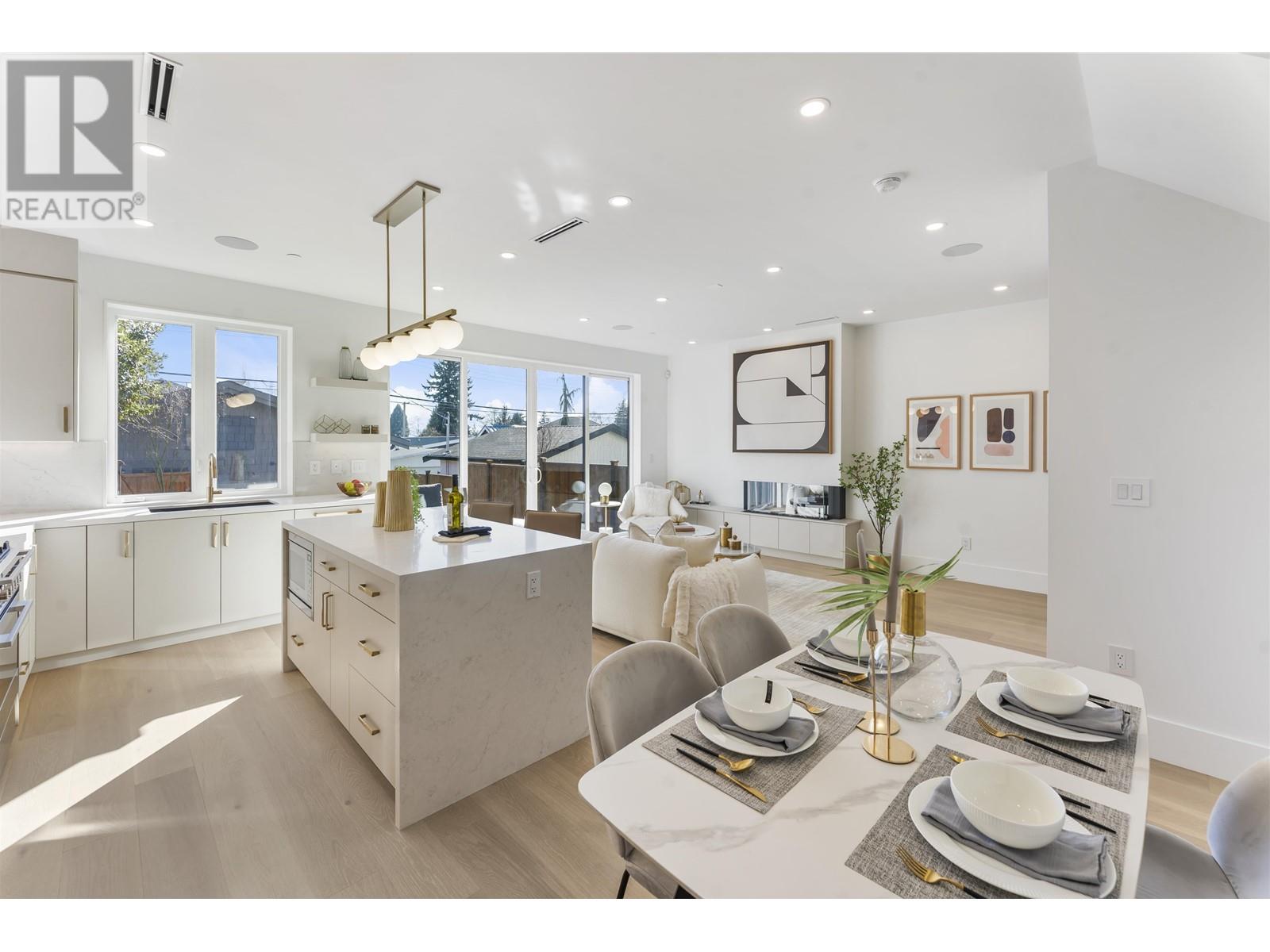 Listing Picture 11 of 23 : 2 2138 W 48TH AVENUE, Vancouver / 溫哥華 - 魯藝地產 Yvonne Lu Group - MLS Medallion Club Member