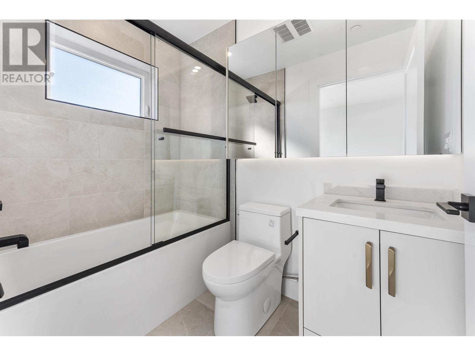 Listing Picture 17 of 23 : 2 2138 W 48TH AVENUE, Vancouver / 溫哥華 - 魯藝地產 Yvonne Lu Group - MLS Medallion Club Member