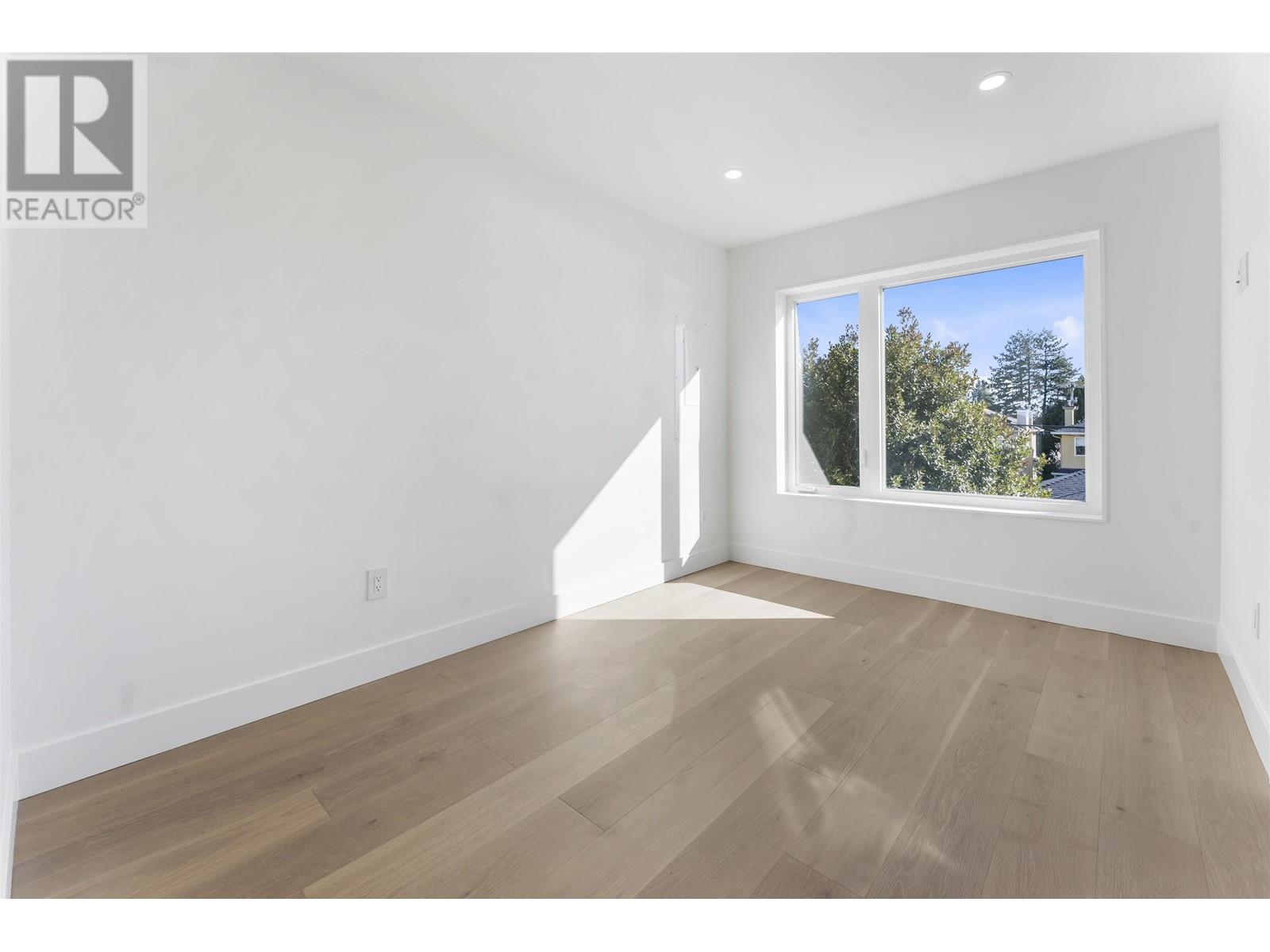 Listing Picture 18 of 23 : 2 2138 W 48TH AVENUE, Vancouver / 溫哥華 - 魯藝地產 Yvonne Lu Group - MLS Medallion Club Member