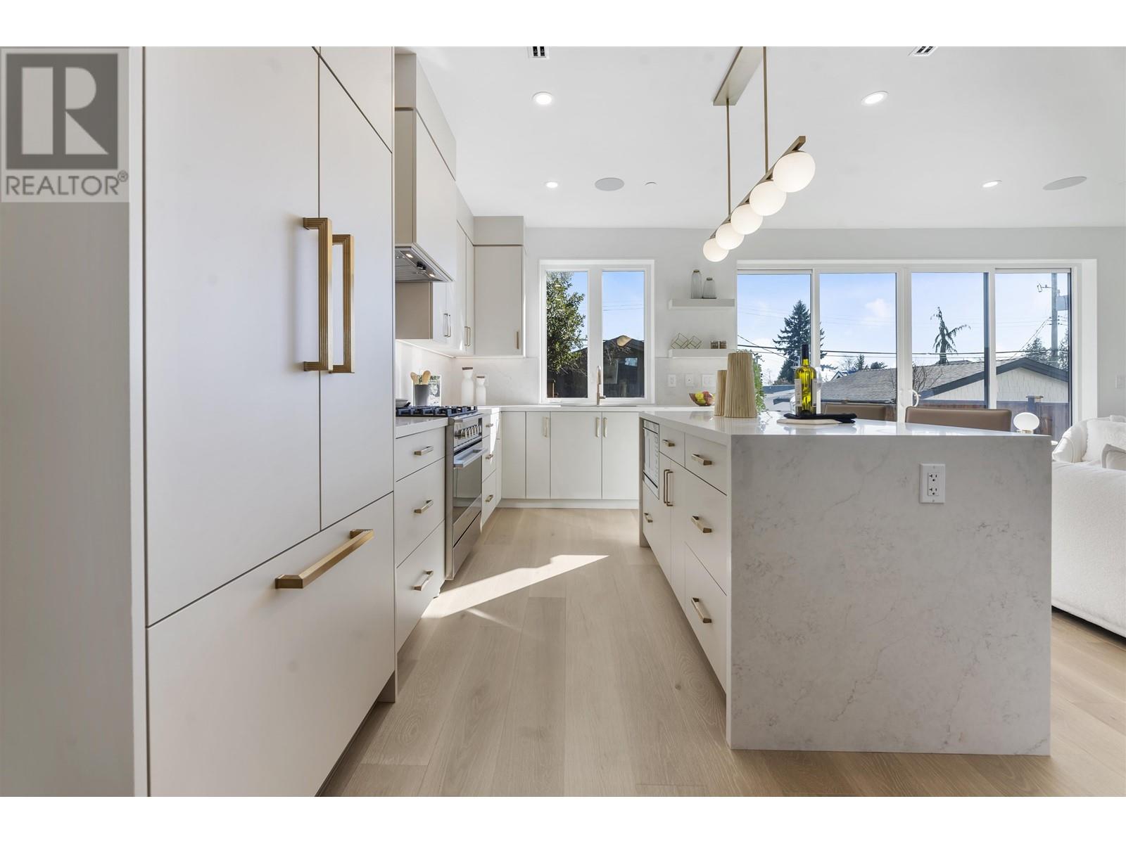 Listing Picture 8 of 23 : 2 2138 W 48TH AVENUE, Vancouver / 溫哥華 - 魯藝地產 Yvonne Lu Group - MLS Medallion Club Member