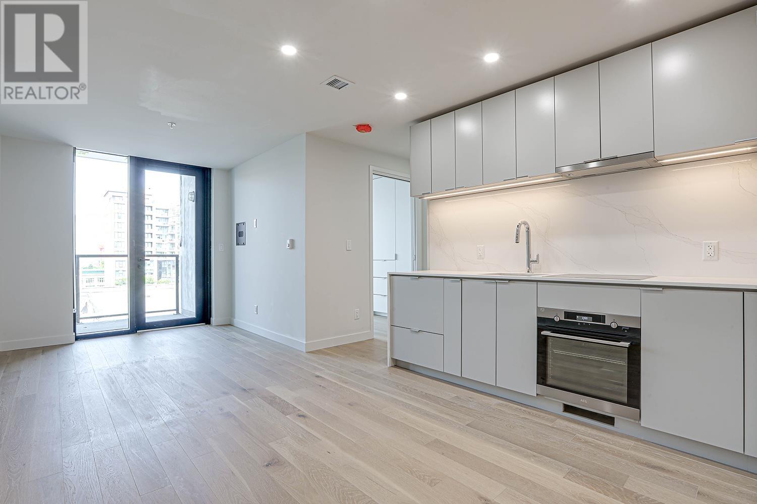 Listing Picture 2 of 19 : 703 239 KEEFER STREET, Vancouver / 溫哥華 - 魯藝地產 Yvonne Lu Group - MLS Medallion Club Member