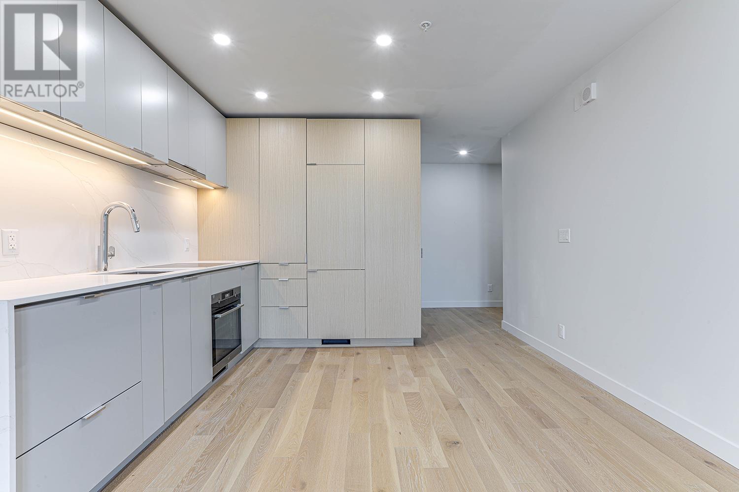 Listing Picture 3 of 19 : 703 239 KEEFER STREET, Vancouver / 溫哥華 - 魯藝地產 Yvonne Lu Group - MLS Medallion Club Member